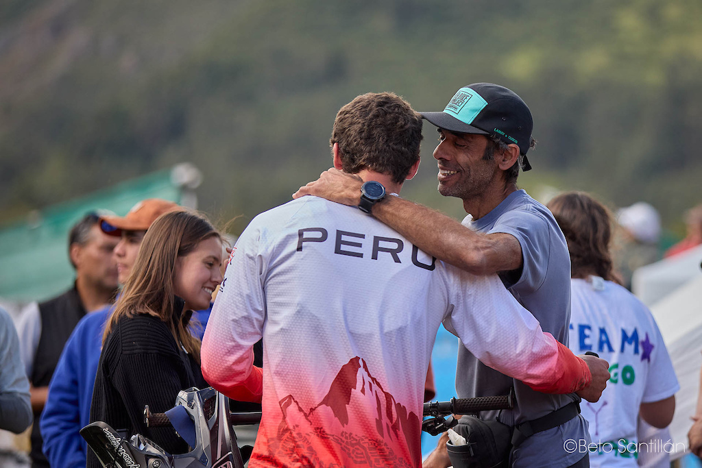 Some moments go far beyond sport. Mateo Negri from Peru, still wearing the mountain on his jersey and the race in his legs, shares a quiet and deeply personal embrace with his proud father at the finish area of Santísimo Downhill 12 in Chicón, Urubamba - Cusco. No trophy needed. No podium required. That smile on a father's face says everything. Behind every rider who charges down that mountain at full speed is a family that believed in them first. This is the moment that makes every early morning, every training session and every sacrifice completely worth it. Family. Pride. Peru.