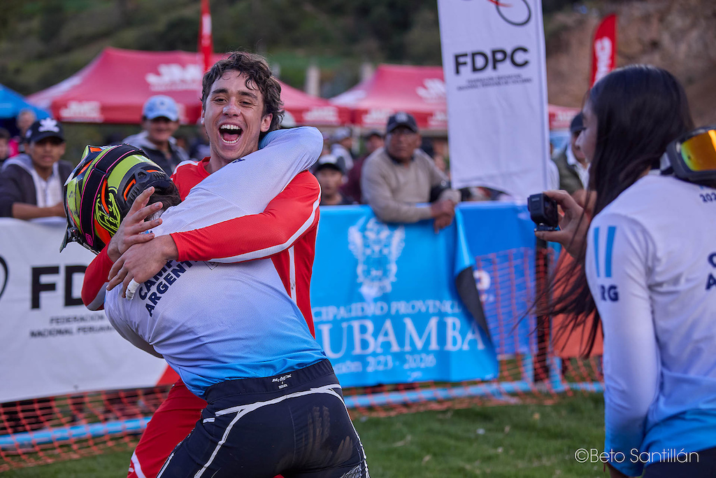 When rivalry becomes brotherhood. Lucio Vellutino from Peru and Argentina's Campeón Nacional Gonza Gajdosech share a raw and unforgettable embrace at the finish line of Santísimo Downhill 12 in Chicón, Urubamba - Cusco. The race is over. The times are in. And in this single perfect moment, borders disappear, competition fades, and two South American athletes remind us all why we love this sport so deeply. This is downhill mountain biking at its most human. Pure. Real. Unforgettable.