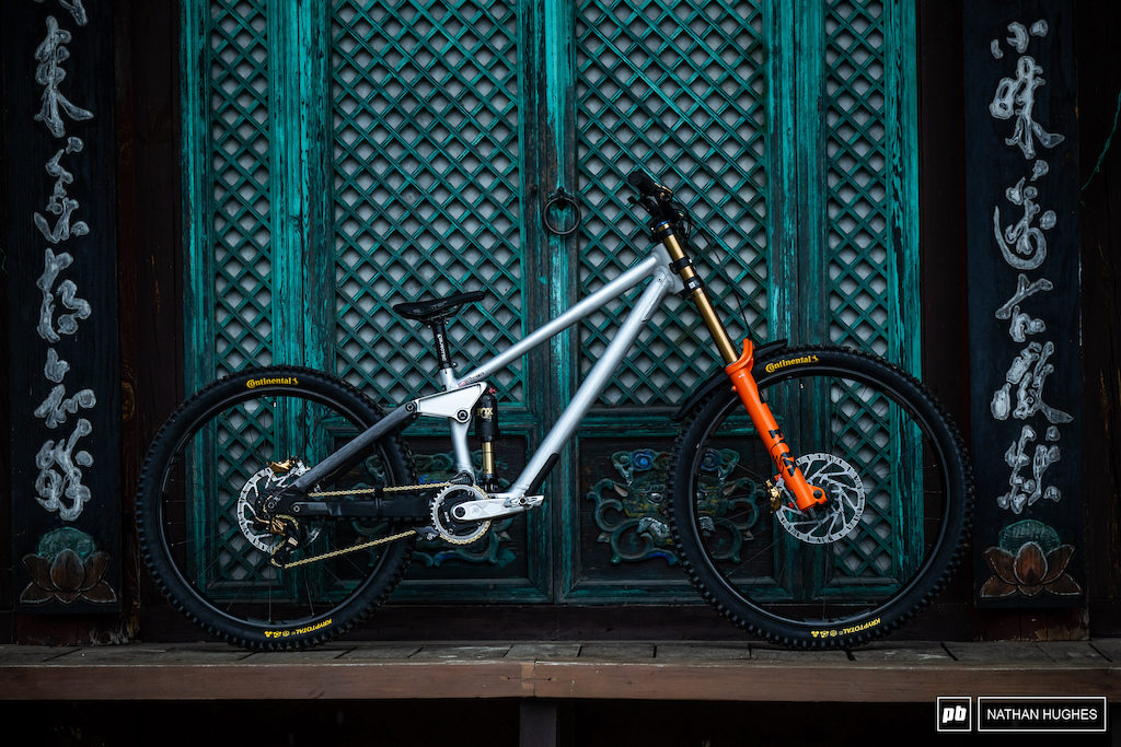 Bike Check: Asa Vermette's Frameworks DH - South Korea DH World