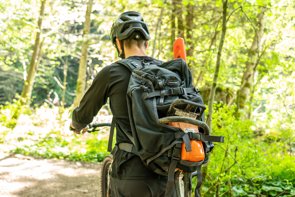 Dakine Builder 25L pack. Photos by Max Barron.