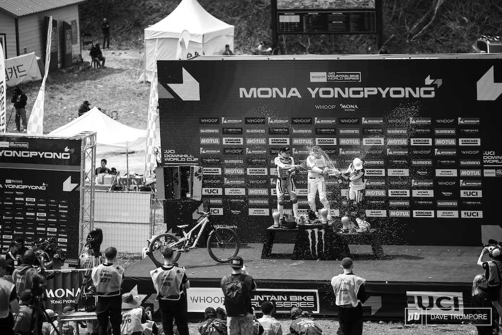 Vali Holl on top ahead of Gloria Scarsi and Myriam Nicole