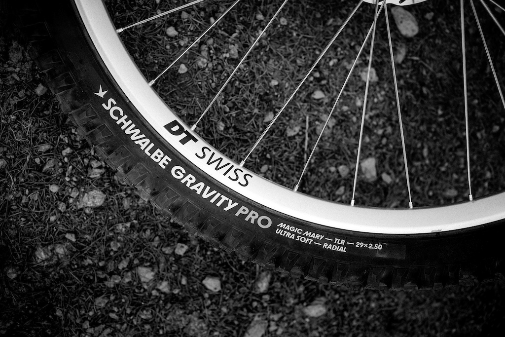 DT Swiss Releases Limited Edition FR 1500 Classic Silver Wheelset 