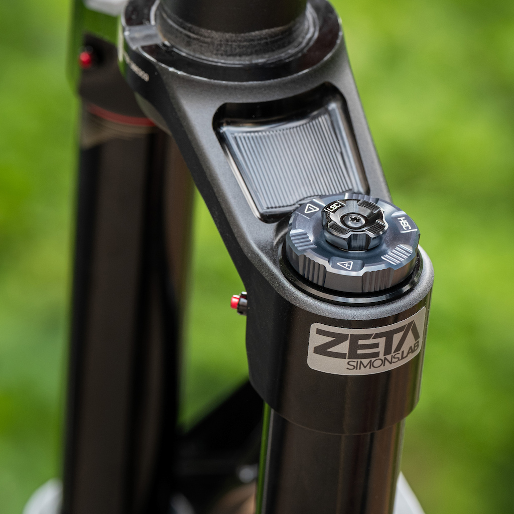 Simons.Lab Introduces Aftermarket Fork Damper With Externally