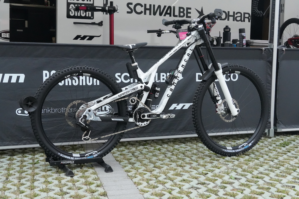 自転車本体 Commencal Supreme Bike Check: Myriam Nicole's Commencal Supreme DH - 2026 Val di