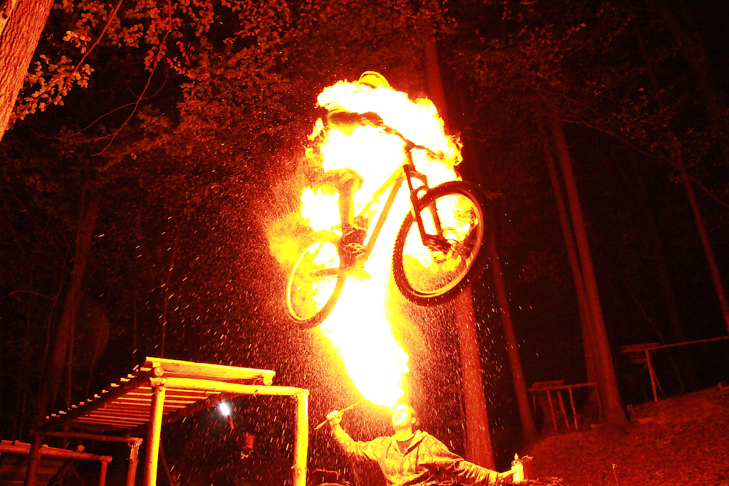 Fire-breathing in the night

www.medioman.at