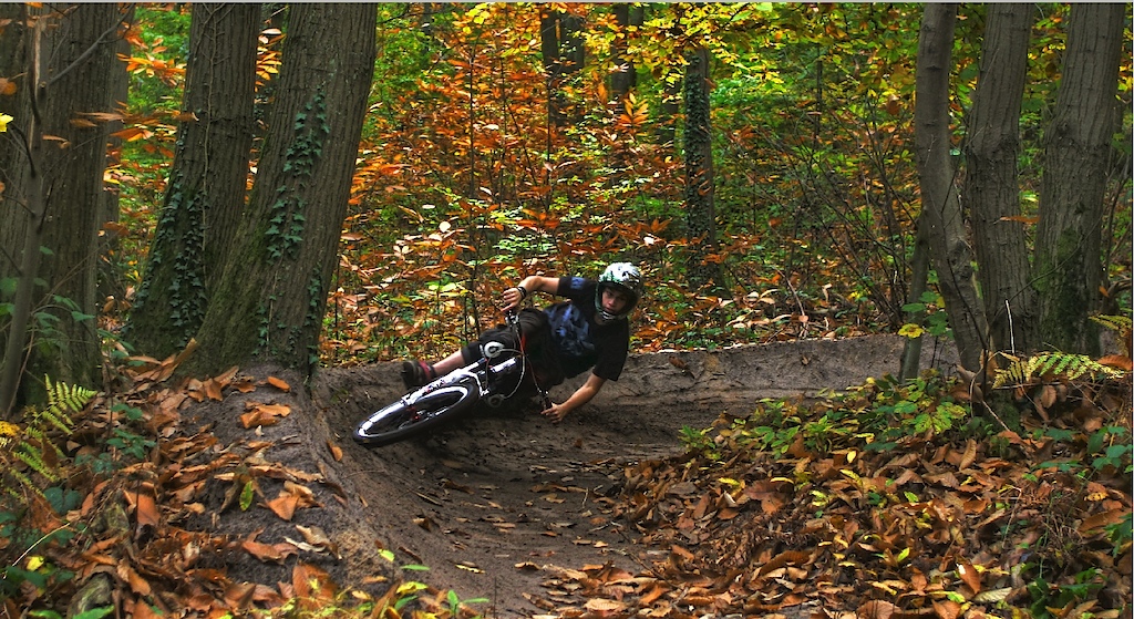 photo of théo bonnin with HDR , on a dh line.