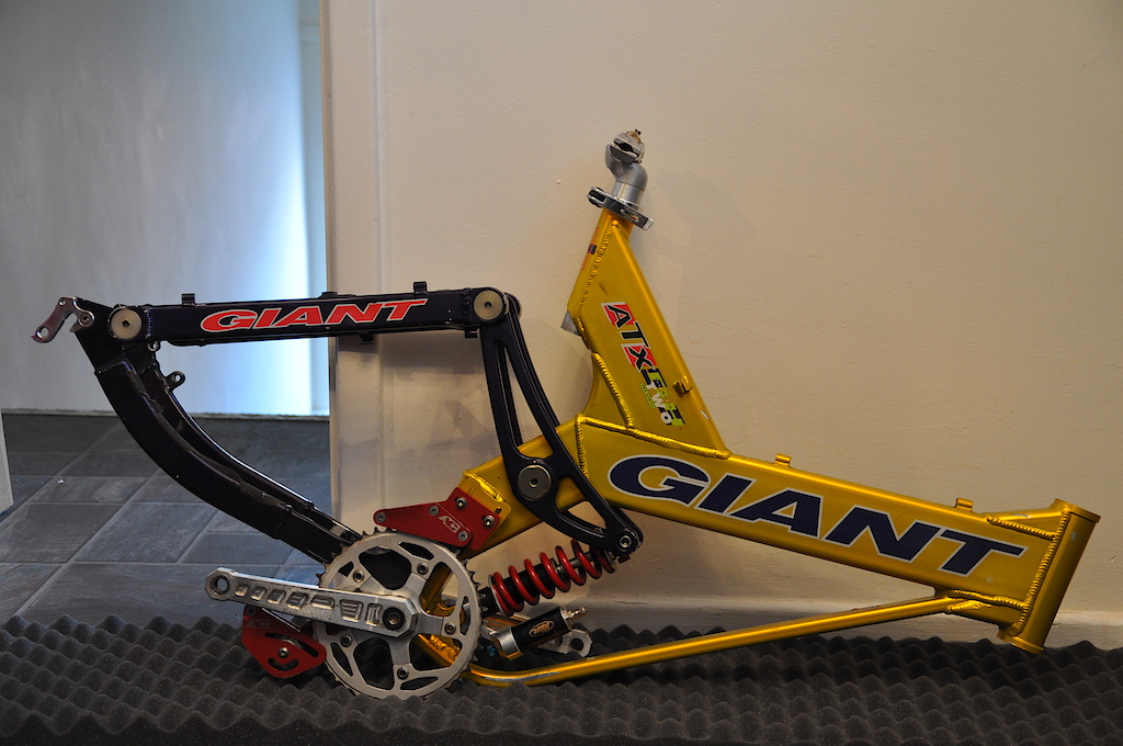 Giant ATX DH2 1998 Frame - ready to be re-built