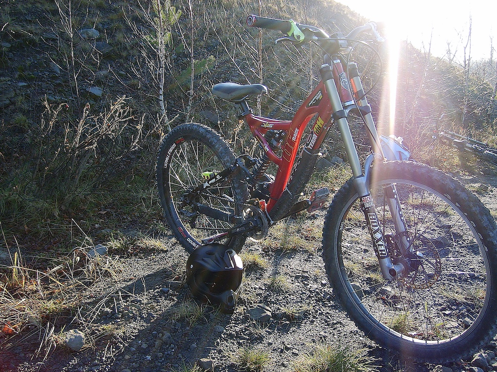 Norco Team DH 05, Fox DHX 5.0, RS Boxxer Team 04, Double Track, Formula, Rhyno Lite, NS Bikes,NS Quark, NS Mutha Chucka, Magura Gustav M, Hayes MX2, Dartmoor Slider, Shimano XTR, RF Evolve DH, Crank Brothers 5050xx