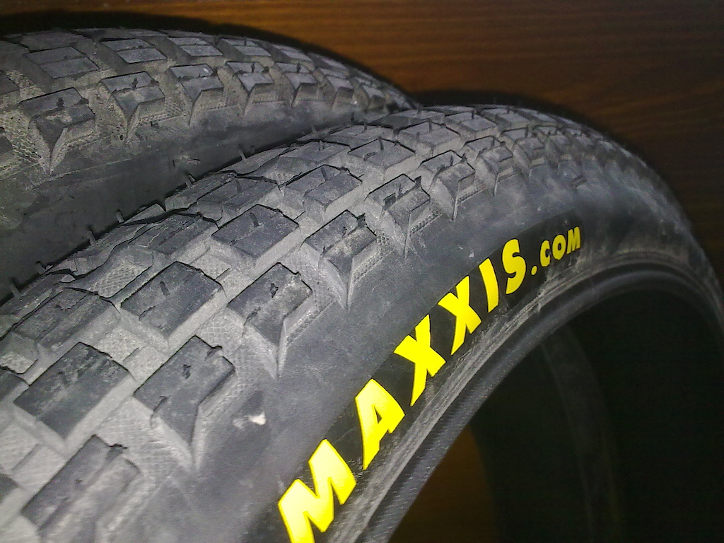 maxxis holy roller 26 x 2.4