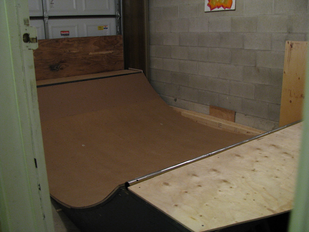Just fininished moving in this mini ramp, something to keep me and Charlie busy this winter, fun as hell!