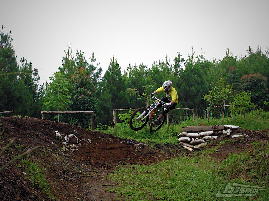 testing out the new 'hip into berm' section