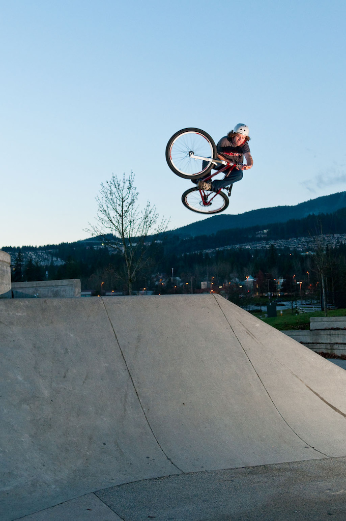 Tyler Gorz ripping up the Lafarge skatepark.

Thanks to Hayes Bicycle Group (Answer Products, Manitou, Hayes, Sun Ringle)

www.hayesbicyclegroup.com