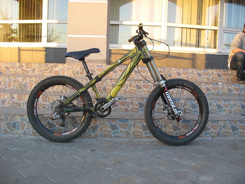 my friend's urban fr dc cock/ this is my ideal of urban fr bike :)