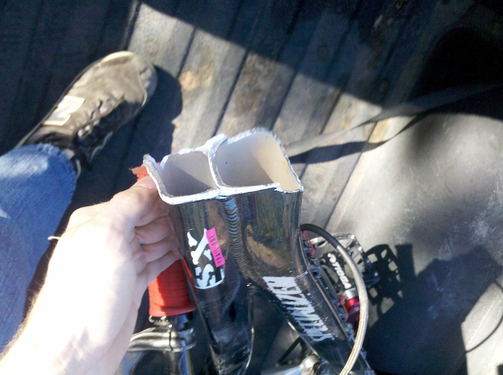 Broken Headtube on 2007 SX Trail. Aren't these things suppose to be strong? lol Specialized can't even build a bike a FL rider can have fun with!!