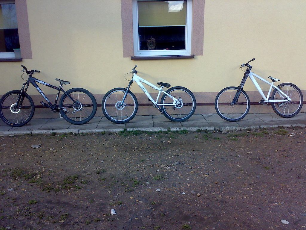 Specialized Hard Rock Sport,Leader Fox Cocaine and my old POINT RACING March 2009