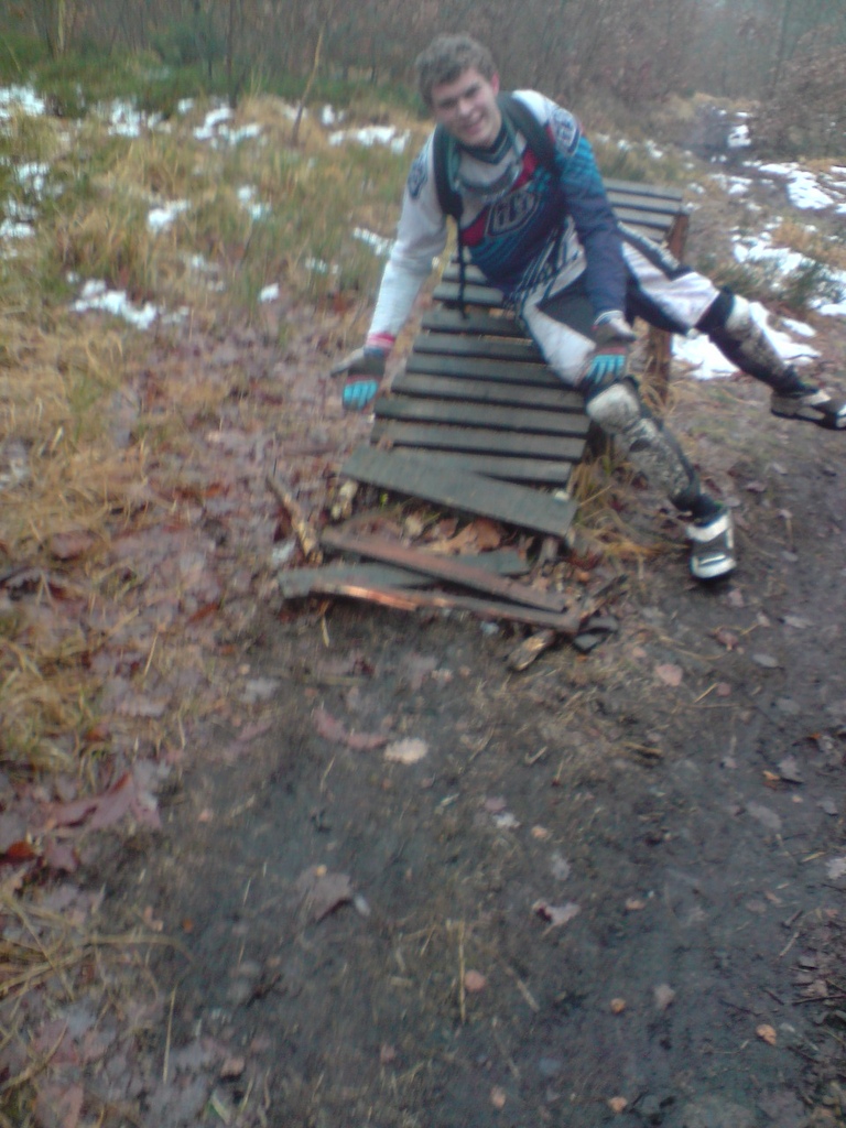 Me after having destroyed the bottom of the jump. I just had to ride on it ^^ It was completely rotted
