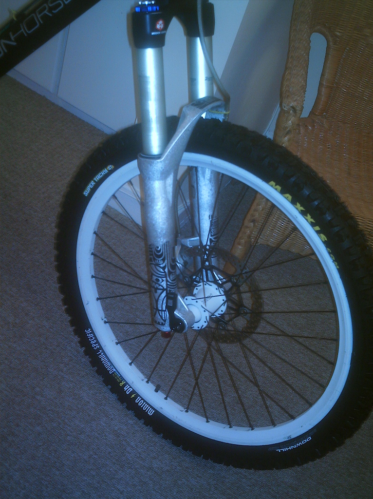 Rock Shox Totem 1.5" with 9 inch rotor Hope v2 tech hydraulic brakes, Maxxis Minion DHF super tacky 2.7/8" tyre, Funn Xlrater wheel