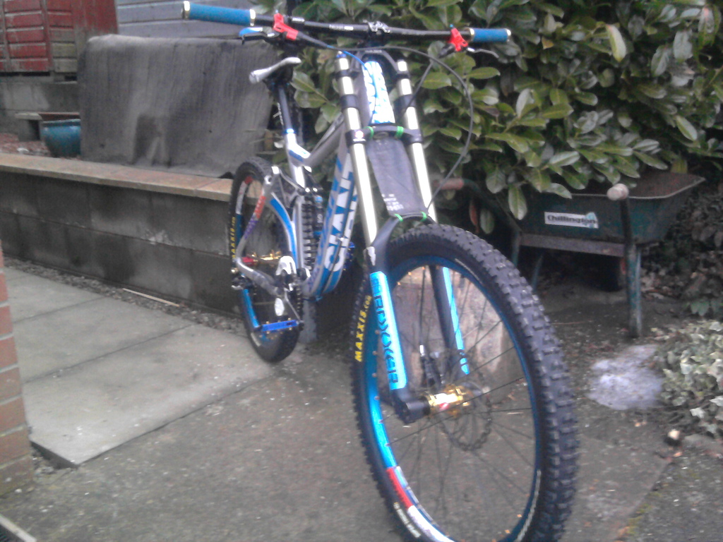 2010 Gaint Glory.
New Superstar wheels and Avid Elixir cr's. Atherton seat and Thomson seat post in mail &gt;.