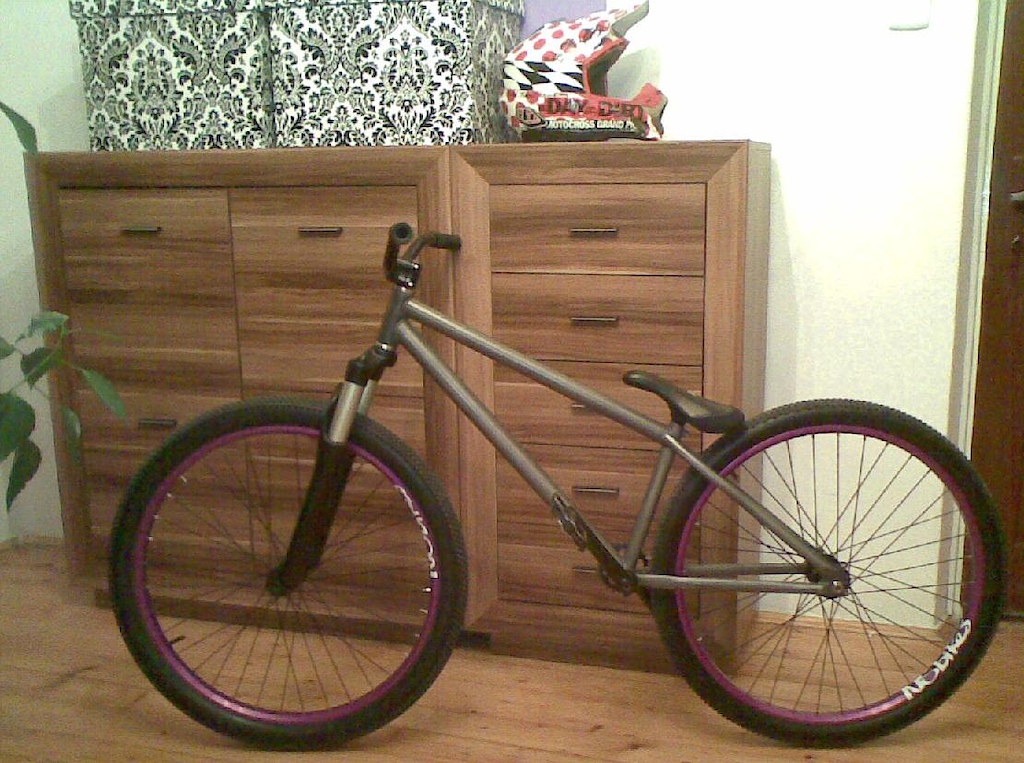 shitty quality;/
a few days I'll do better photos

new parts: Suburban 24, crank brothers opium sl headset
