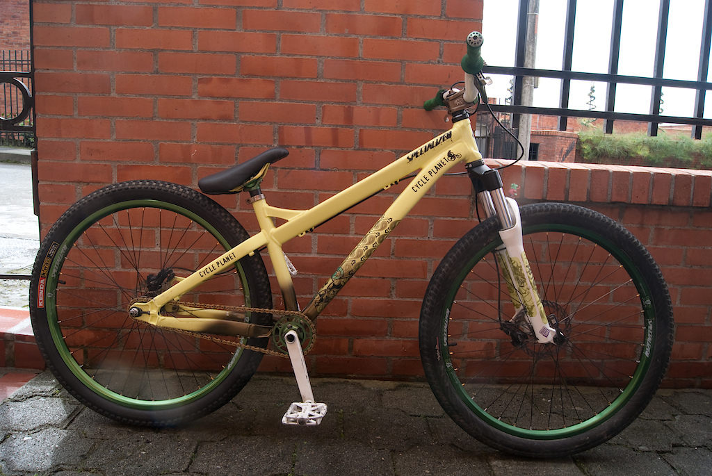 Se vende marco P.3 2009 unico en el pais, se entrega con juego de direccion FSA pig FS y la tija con la que se aprecia en la imagen. Informacion al 312 757 4790