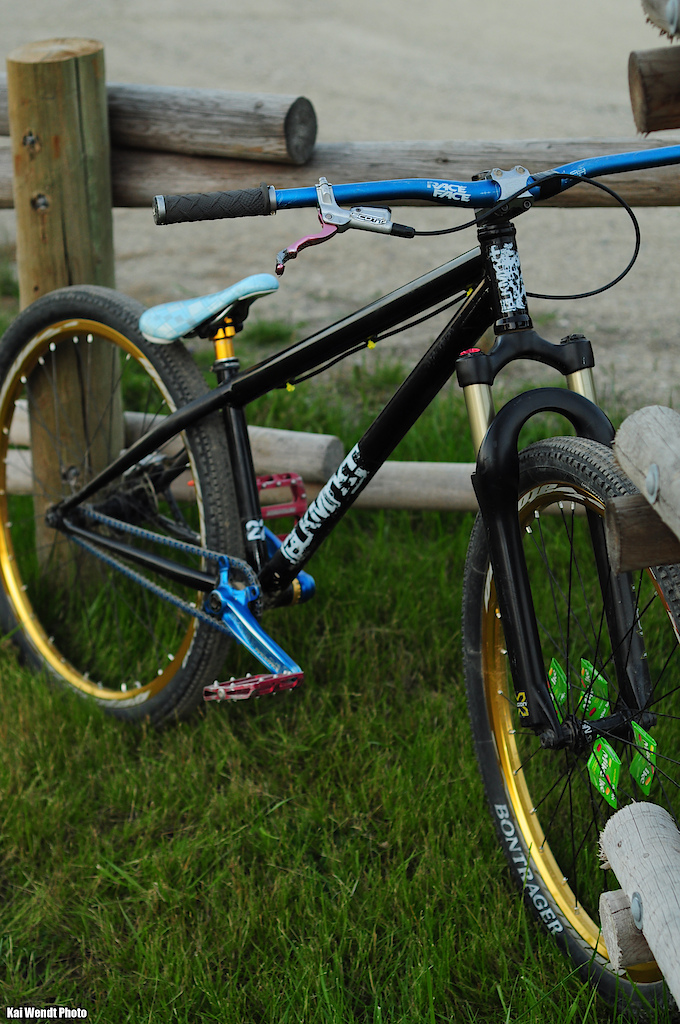 BLK MRKT Riot with Atomlab rims, X-Fusion Velvet fork, NS female hubs and Raceface Bars/Cranks