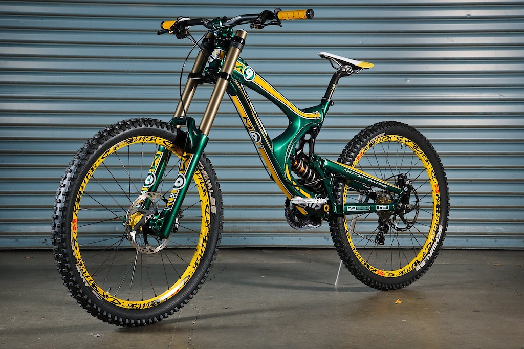 Intense M9 FRO  ............LOTUS F1 colors interbike 2010