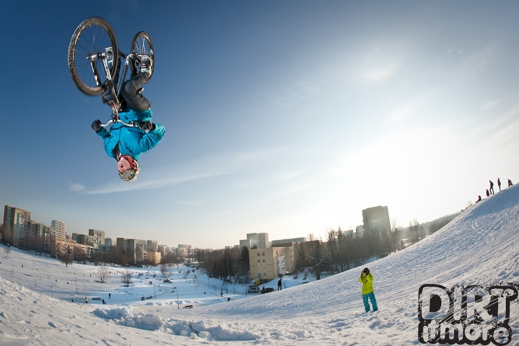 Backflip on step down
fot. Jan "Elvis" Kiliński
http://www.facebook.com/DirtItMore