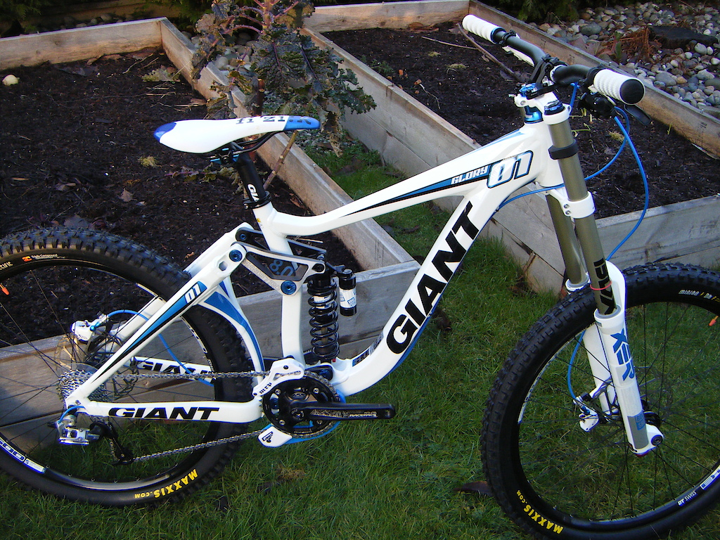 my new 2011 giant glory 01, thanks to Delta Bikes!