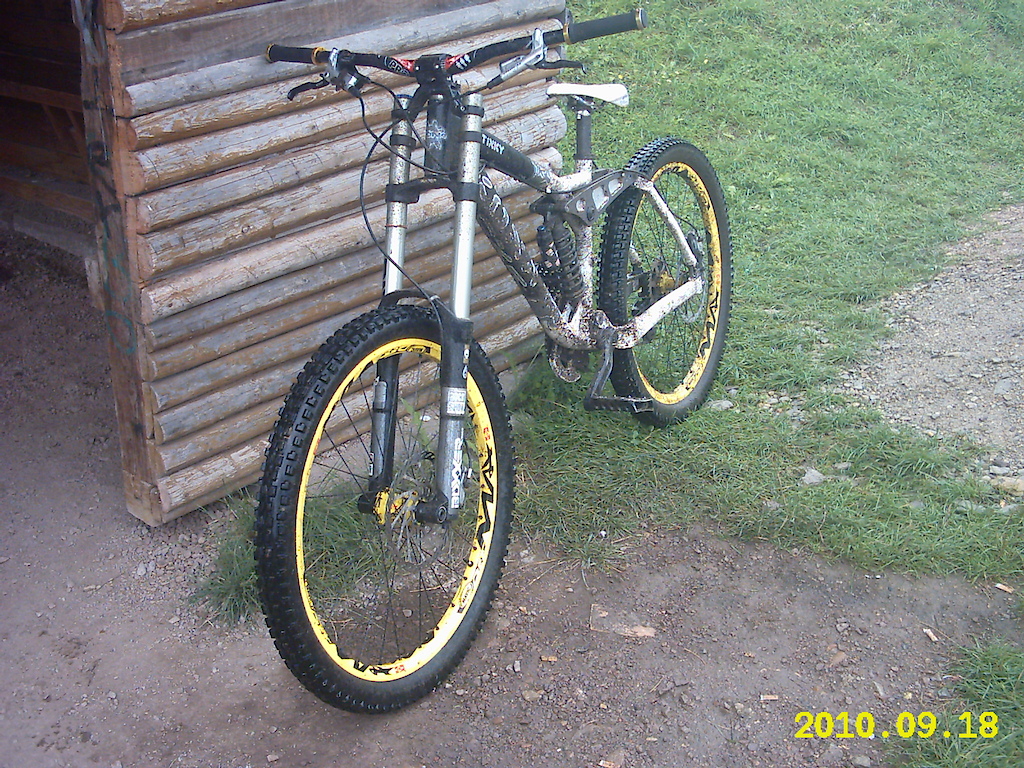 Kona Stinky 2008 DH bike [200mm]
