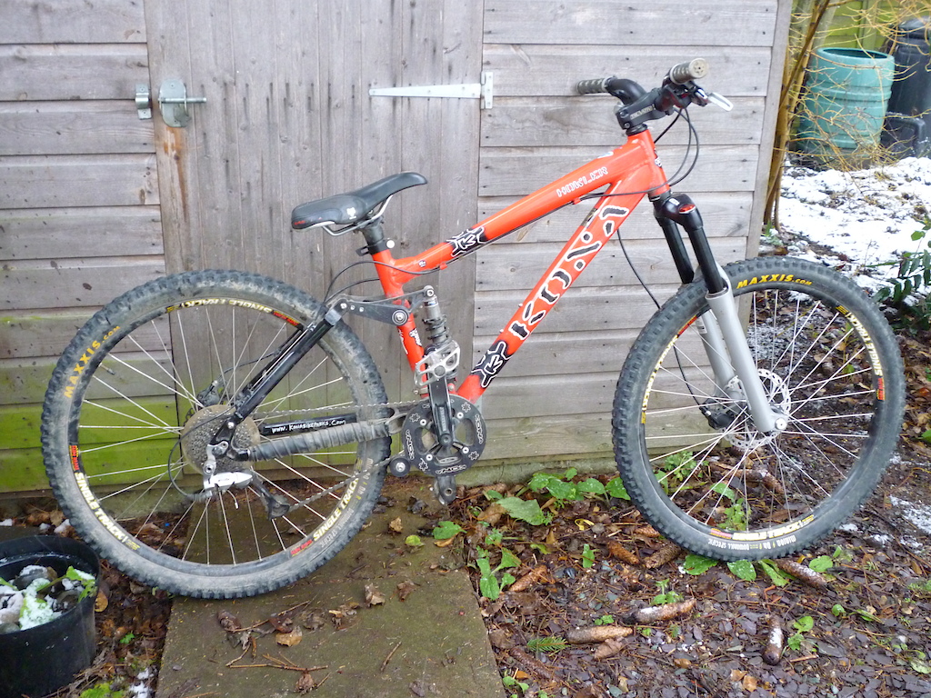 STOLEN BIKE - kona howler 2006, stolen from locked shed. All stock components except from marzocchi Z1 2006 forks, and some silver DMR V8 pedals, 15.5in frame.

If your in the SW London area and see or hear anything regarding this bike please pm me. Much appreciated.