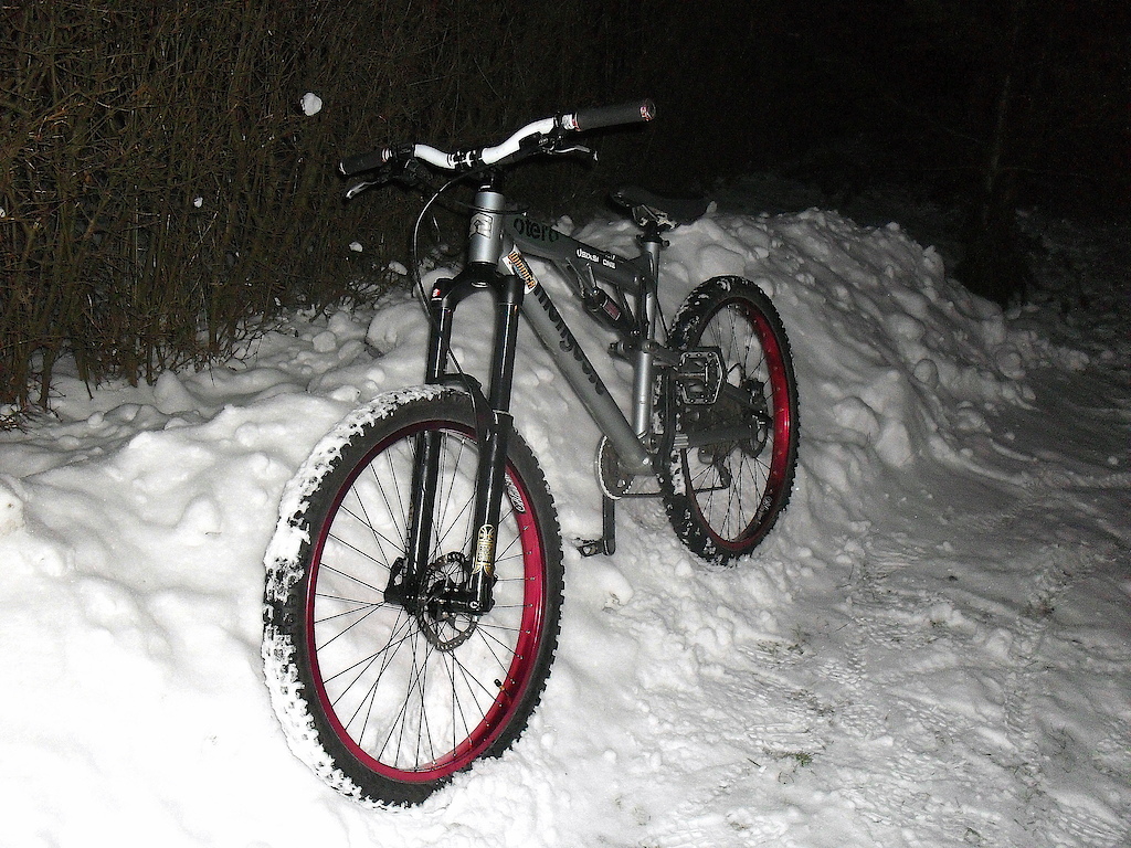 Mój rower. Napewno dużo lepiej niz w tamtym sezonie.

(Domain 180mm 318, dartmoor blizzard, ns roller...)