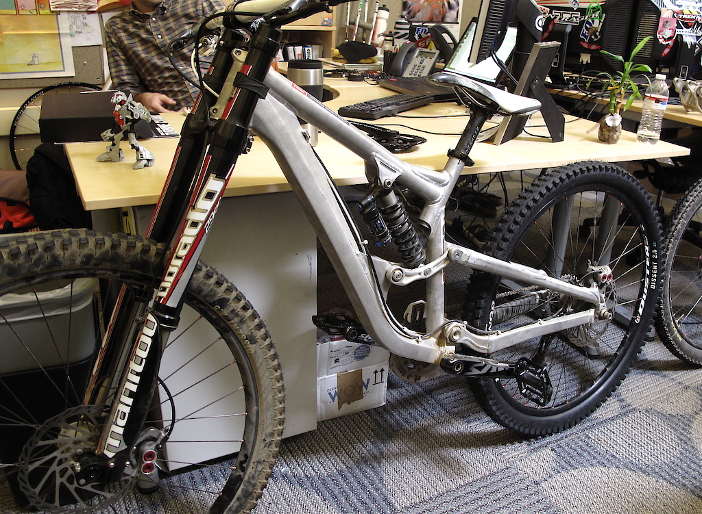 Prototype Trek 29'er DH bike. Production? Not likely, but it is used as a testing platform for what could come.