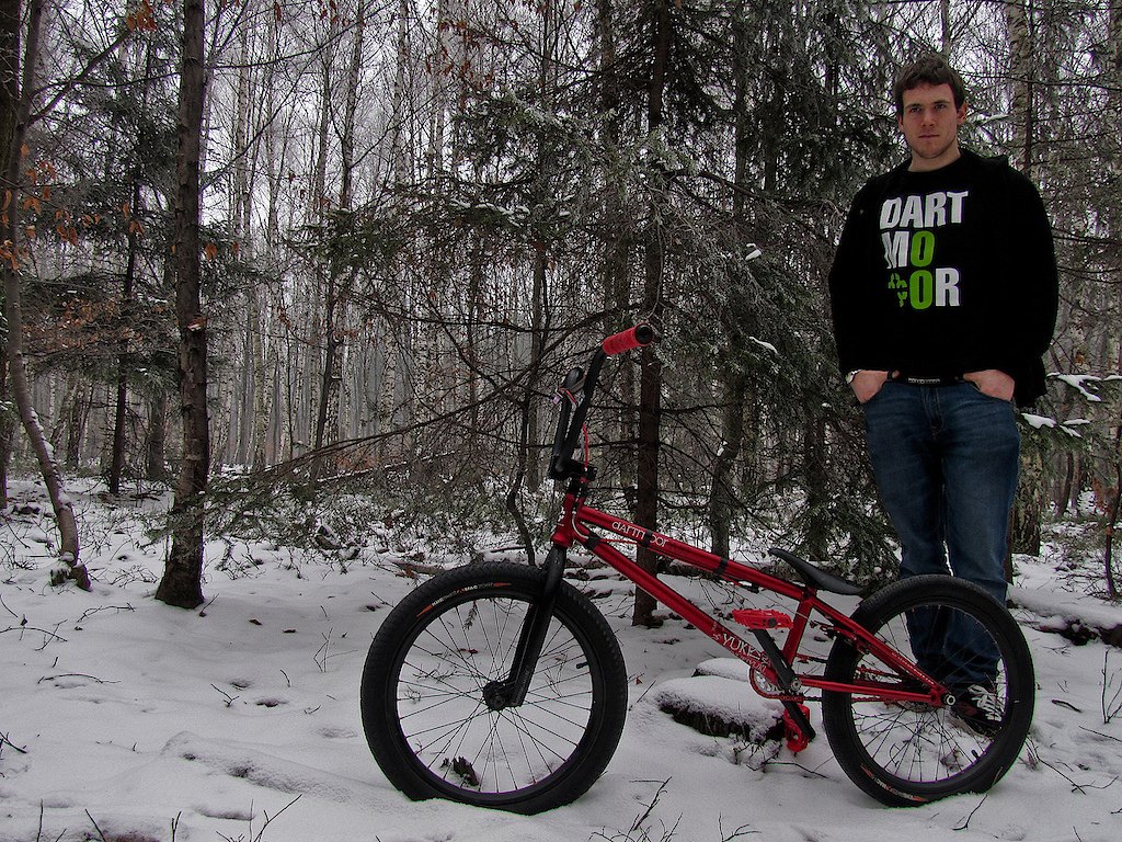 Red Yuki 2011 new bikecheck photos with Dartmoor Team rider Maciek Kiwak. New bike weight with brake and gyro included is still only 8,3 kg. Rid vid: http://vimeo.com/15716285.