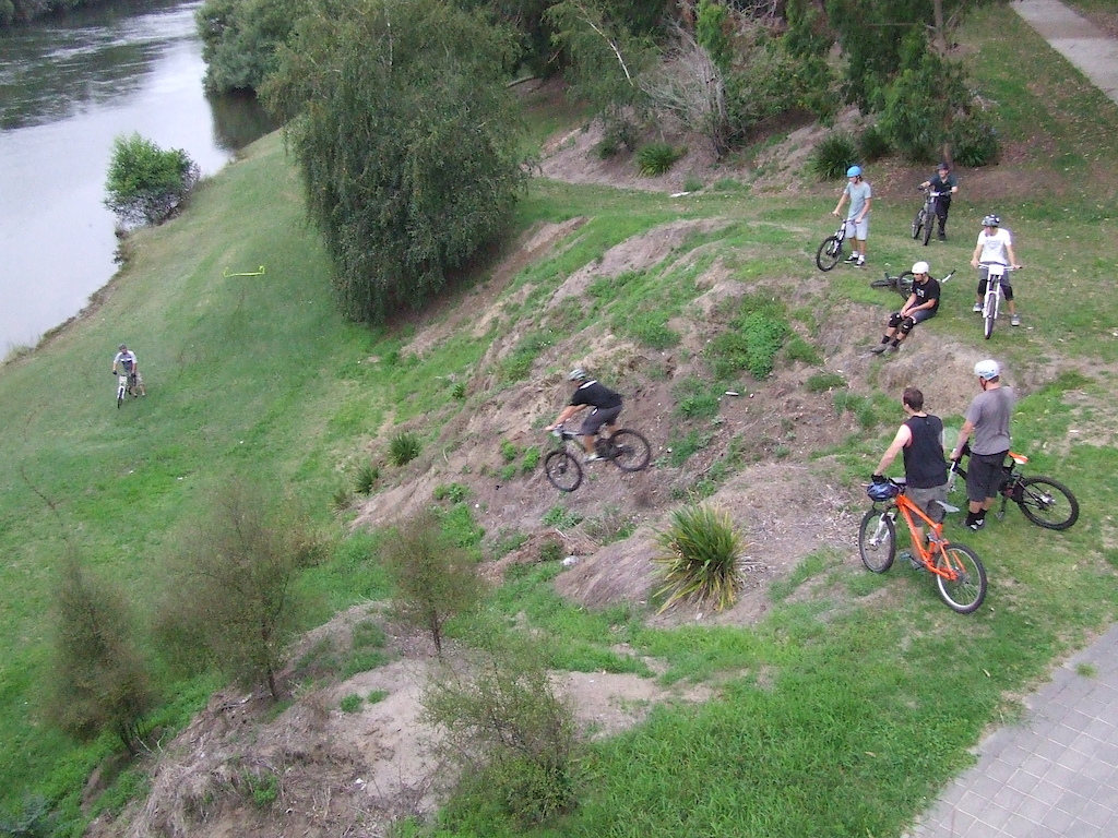 Thursday night rides in and around Hamilton. A really good crew.