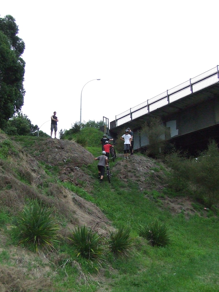 Thursday night rides in and around Hamilton. A really good crew.