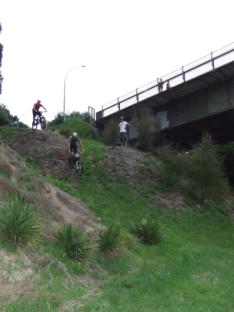 Thursday night rides in and around Hamilton. A really good crew.
