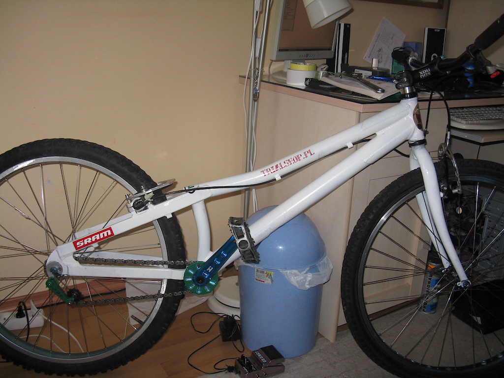 My trial bike ready to nakurwianie. A little overweight front wheel and pedals.
Weight ~ +10kg