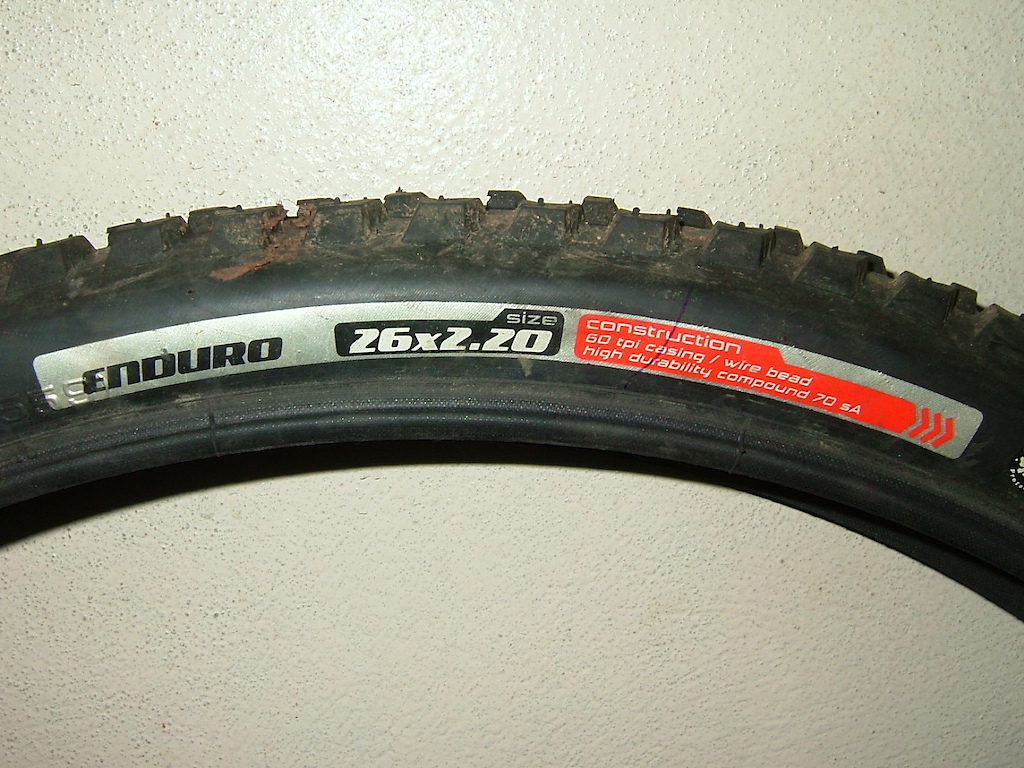 Pneu Specialized Enduro 26 x 2.2 - rasto a 85% (muito pouco uso) = 10€