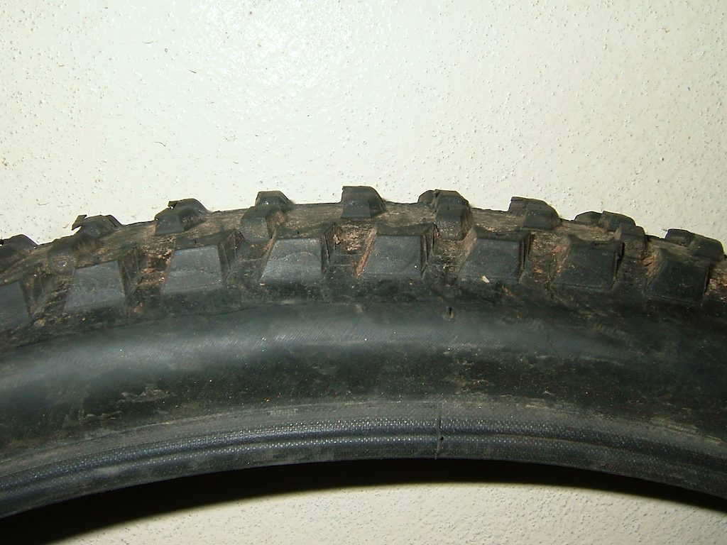 Pneu Specialized Enduro 26 x 2.2 - rasto a 85% (muito pouco uso) = 10€