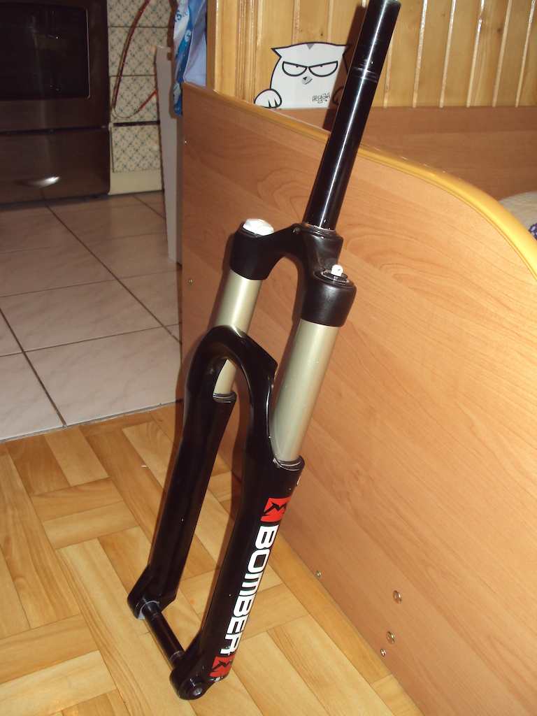 Rst Space Jump 100mm + Kozacke naklejki BOMBER !!!! hehe
Waga:2,535g