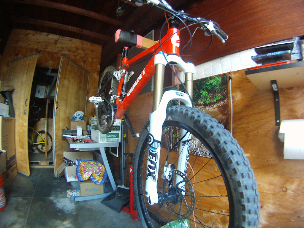 old ass frame (2002 Giant AC) with 2011 Fox Float 32 Fit RLC 150mm