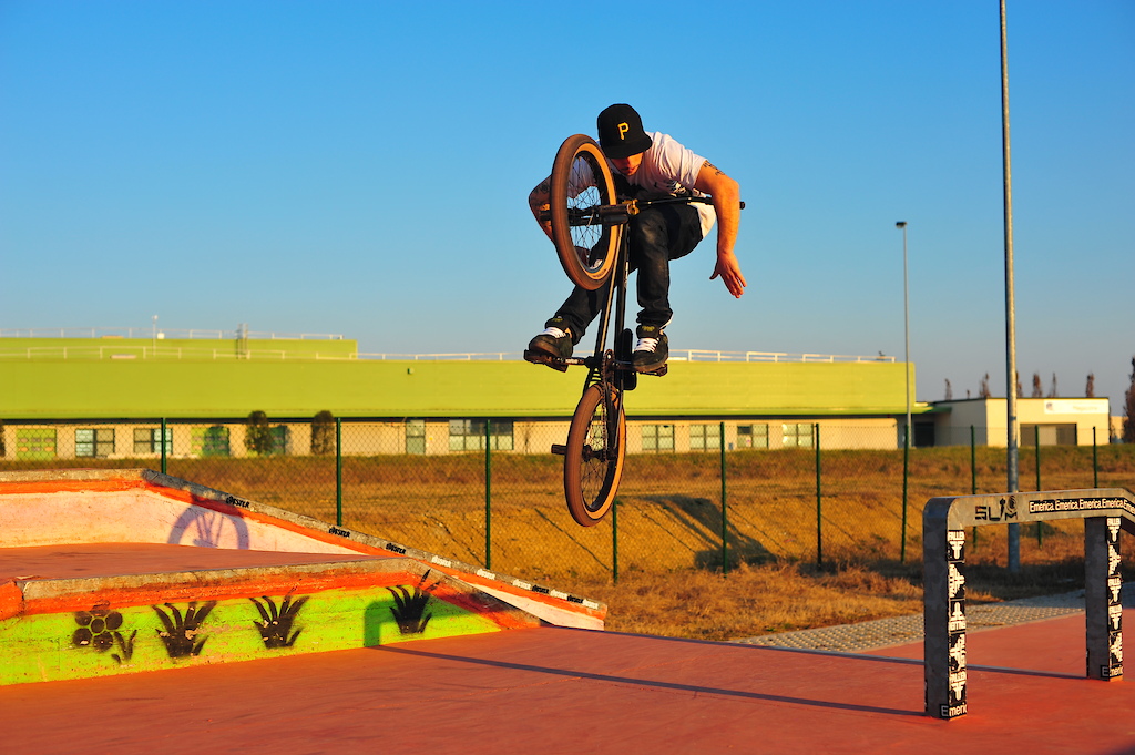 No handed bmx allo skate park di pordenone,
nikon d700-70-200 2.8