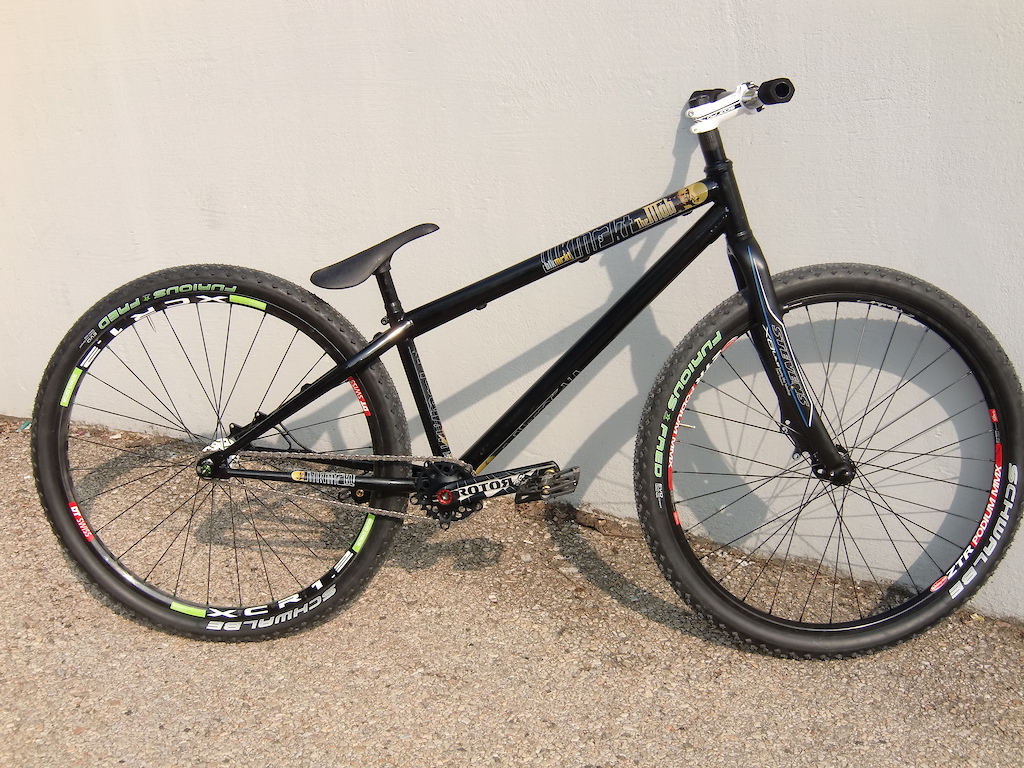 Pumptrack Black Market Mob
7,3kg = 15,4lbs