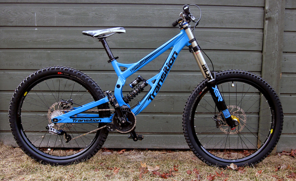 My newly built TR250: 2010 Boxer Team, Chris King Gold Hubs Front and Rear, Mavic 729, Specialized Clutch and Butcher, 2011 Code R Brakes, X9, Race Face Respond Cranks, Straitline JL Pedals, Cane Creek Angleset, Thomson Elite Seatpost, Chromag Saddle, Chromag Seatpost Clamp, Chromag Fubar 0SX, Chromag Director Stem