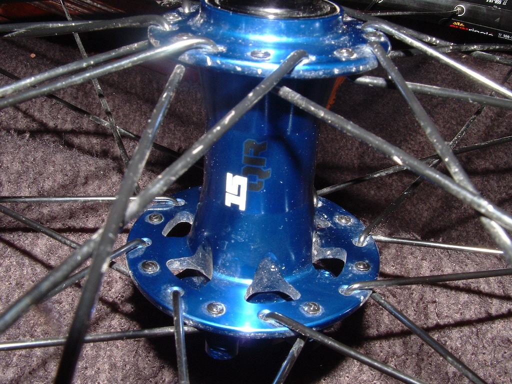 Sun equalizer 27mm rim on a 15mm qr hub, sealed bearings, anodized blue. Hub purchased new in august of 2010. Laced to rim in September 2010.