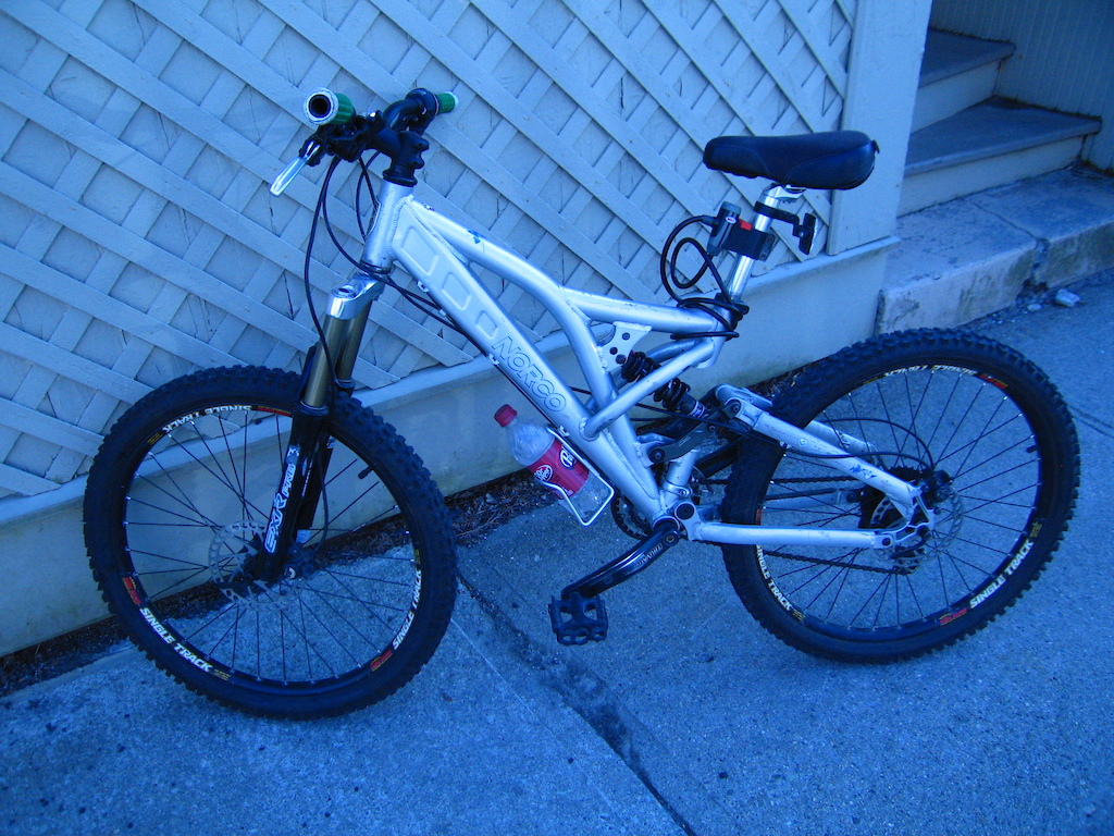 Its a Norco 05' B-line Jr.- I got this baby off a young man in Canada though pinkbike for 350$ + ship, it usualy costs 1998$ new. Has 24" wheels, hydro discs, 16 speeds, 5 1/2" trvl Marzocci fork, fox shock, 33 lbs, 2.10 tires.