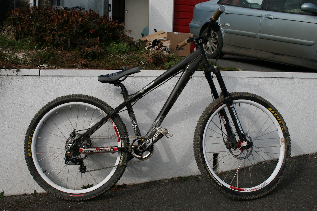 24seven Deviant, Superstar wheelset, Saint drivetrain, Hope Mono Mini Brakes, Z1 forks but hoping to upgrade to 66's.