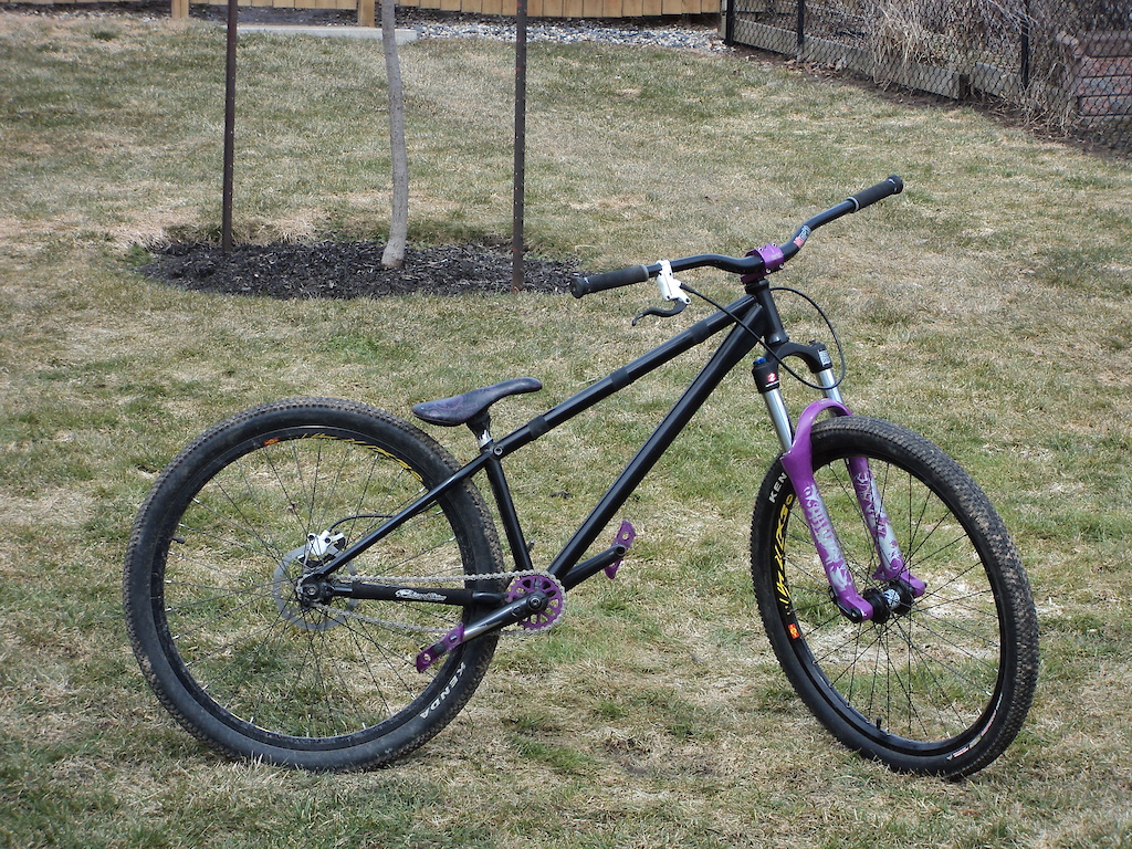 my almost finished 2011 bike, weights 26.47lbs right now, ordering some other parts in couples days, how would a white frame look?
