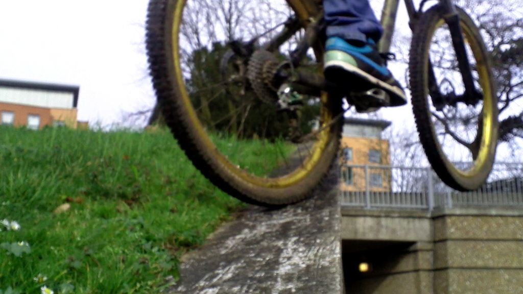 Its hard to find good riding spots worth filming or photographing especially on a bouncy bike so you just have to make the most of what youv got
