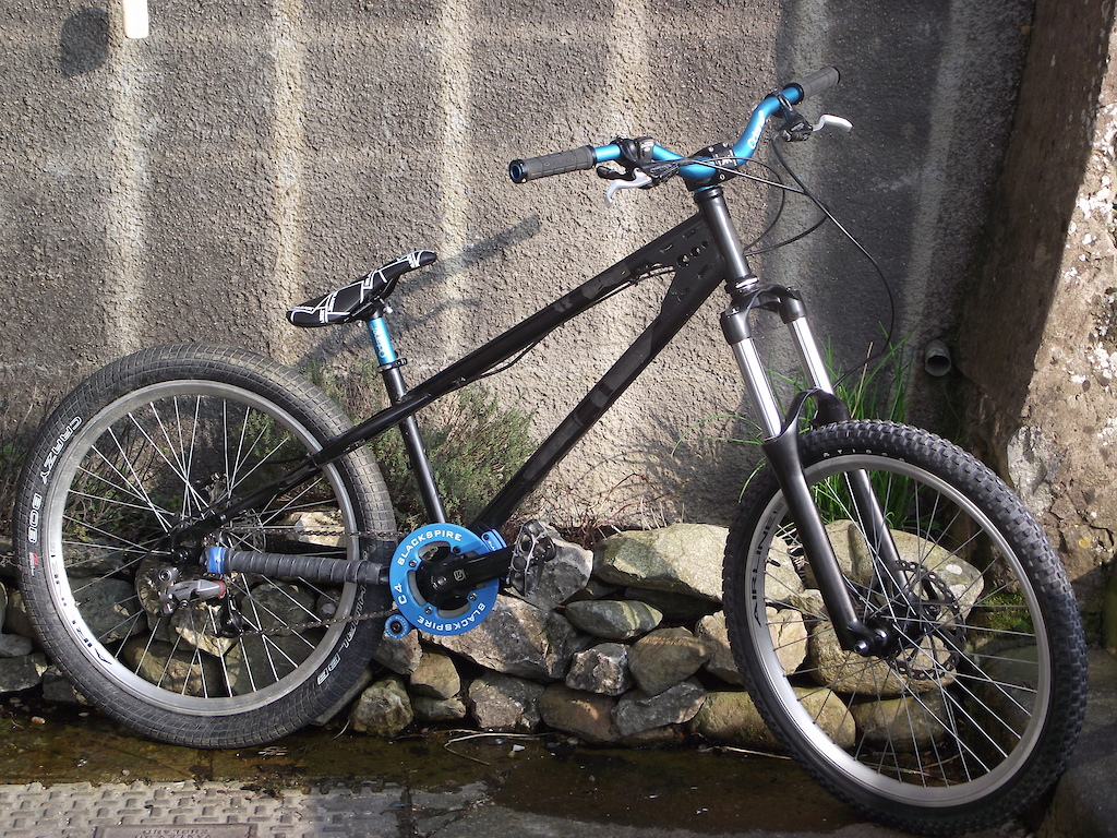 fireeye spitfire 4x/freeride build 140mm travel

just need to get residue from stickers off frame